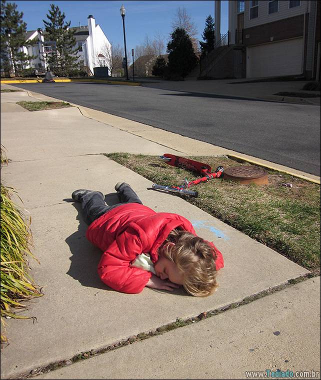 fotos-dirvertidas-criancas-dormir-lugar-03