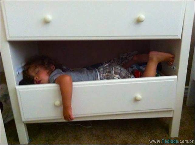 fotos-dirvertidas-criancas-dormir-lugar-07