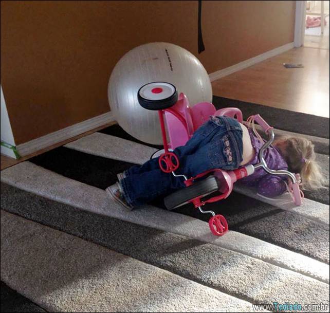 fotos-dirvertidas-criancas-dormir-lugar-27