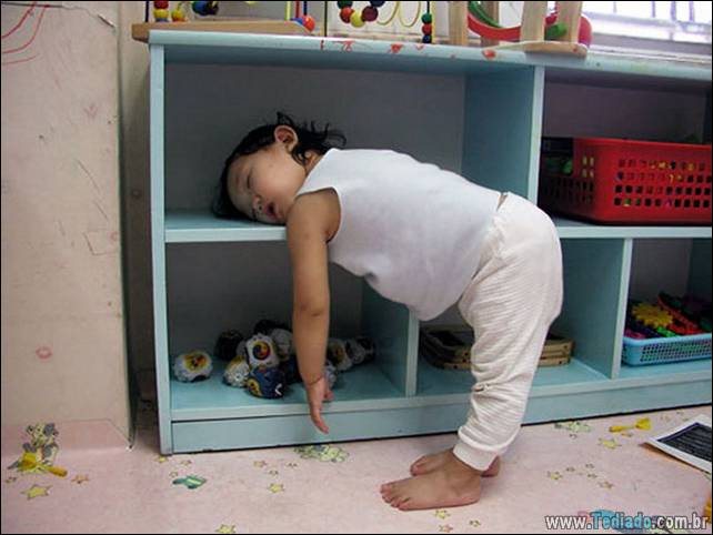 fotos-dirvertidas-criancas-dormir-lugar-30