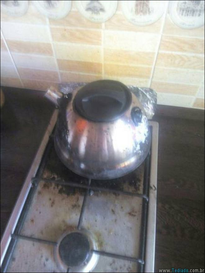 os-piores-momentos-na-cozinha-18