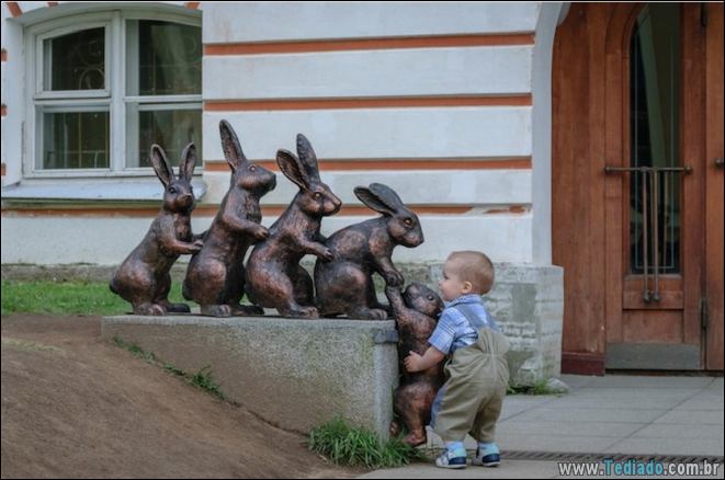 26 pessoas que sabem se divertir quando vêem uma estátua 8