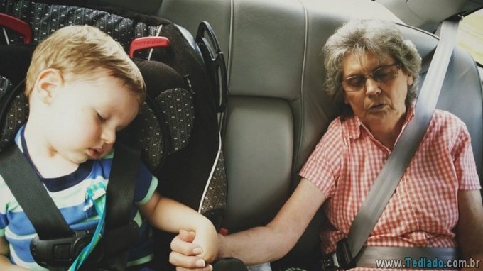 23 pessoas divertidas que esta dormindo em lugares diferente 1