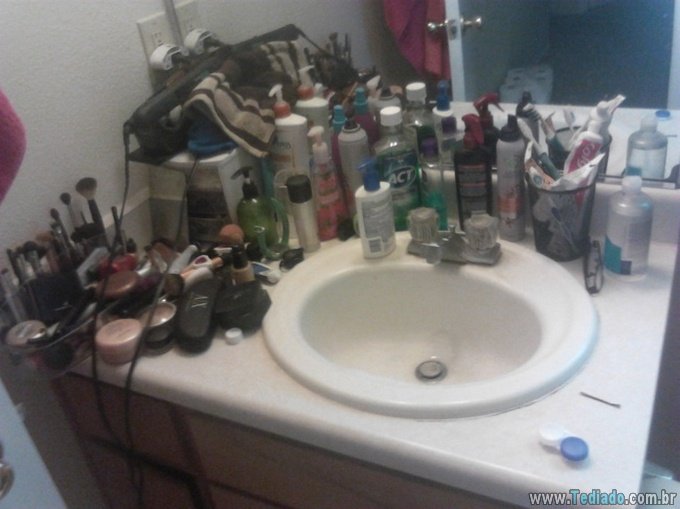 21 pessoas divertidas em casa em momentos diferentes e únicos 20