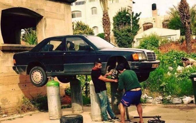 Homens fazendo coisas estranhas e malucas (32 fotos) 9