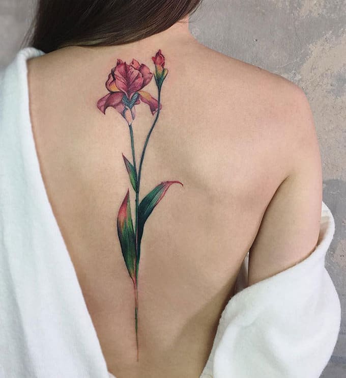 33 inspirações de tatuagem para fazer na coluna 24