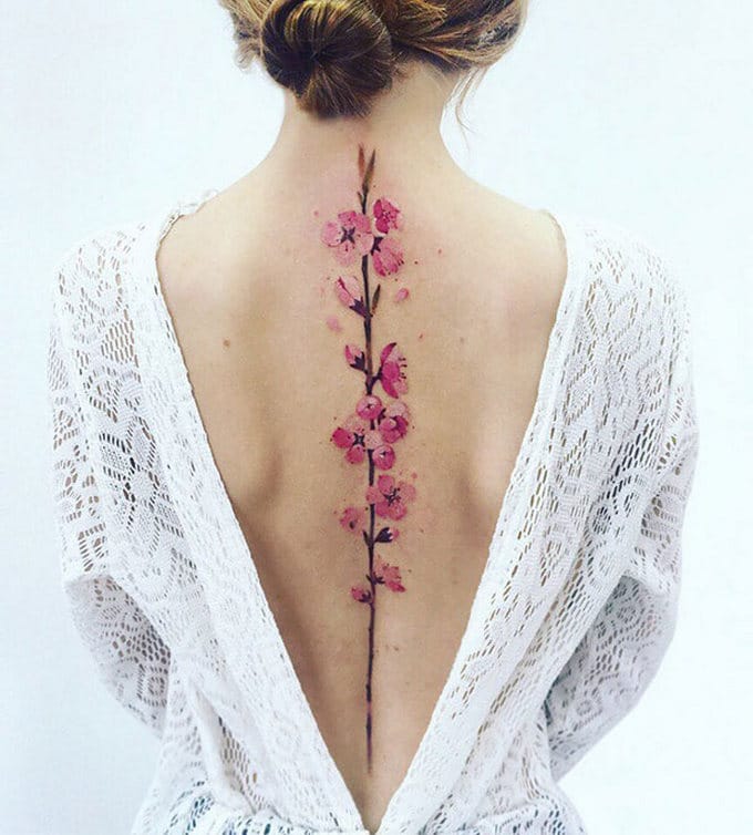 33 inspirações de tatuagem para fazer na coluna 25