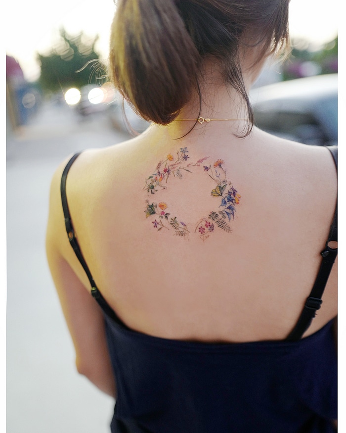 24 pequenas tatuagens que destacam a feminilidade melhor do que um vestido preto 23