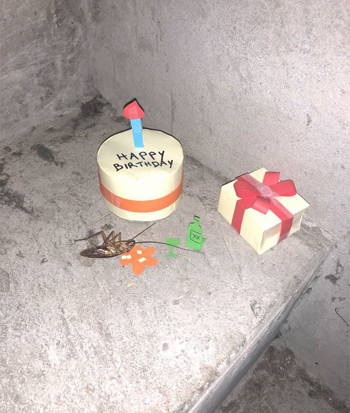 A mini-série de uma barata que morre no vão das escadas 4