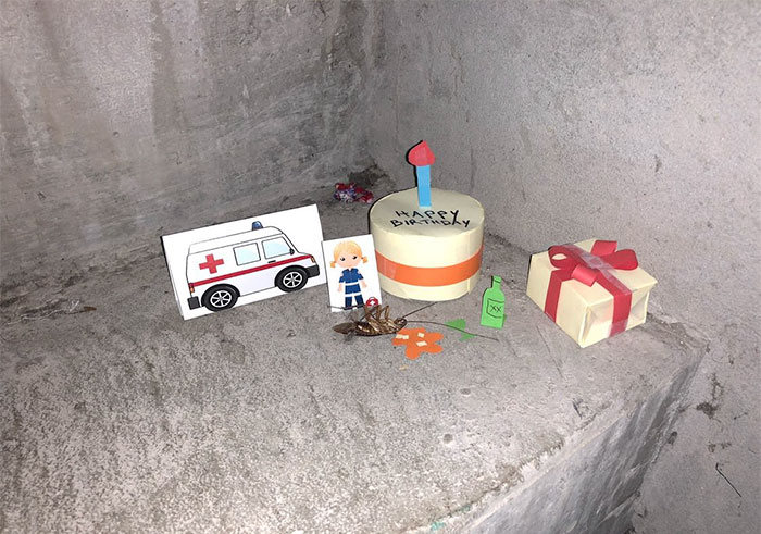 A mini-série de uma barata que morre no vão das escadas 5