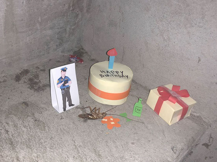 A mini-série de uma barata que morre no vão das escadas 6