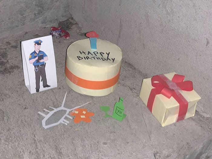 A mini-série de uma barata que morre no vão das escadas 7