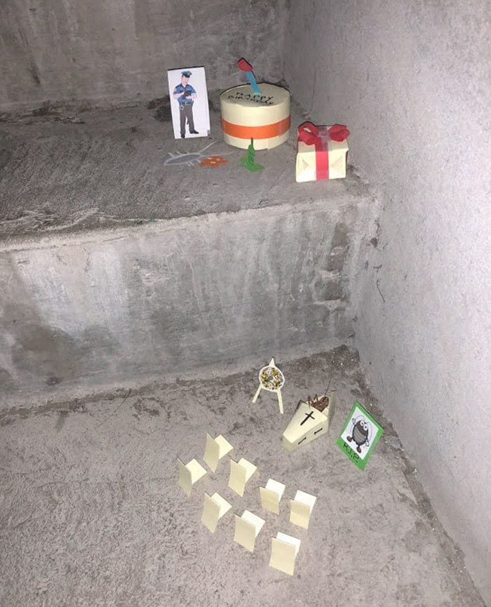 A mini-série de uma barata que morre no vão das escadas 9