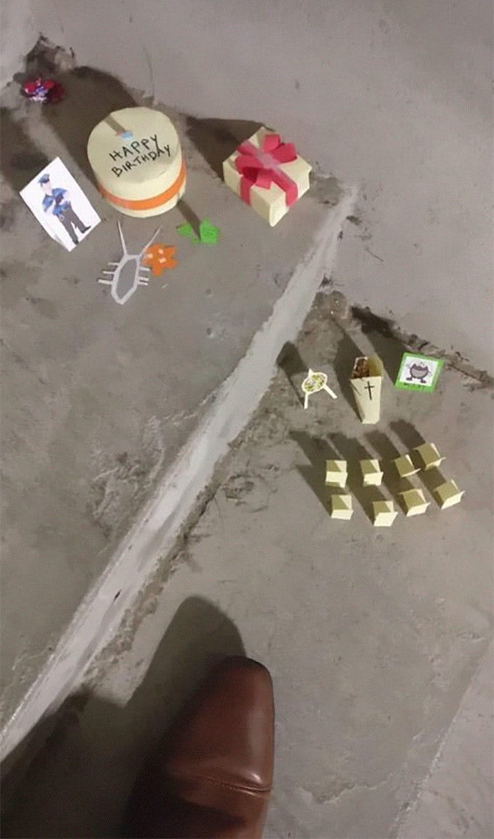 A mini-série de uma barata que morre no vão das escadas 13