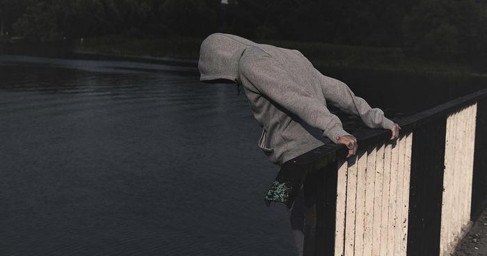 O suicídio tem um impacto profundo em quem fica