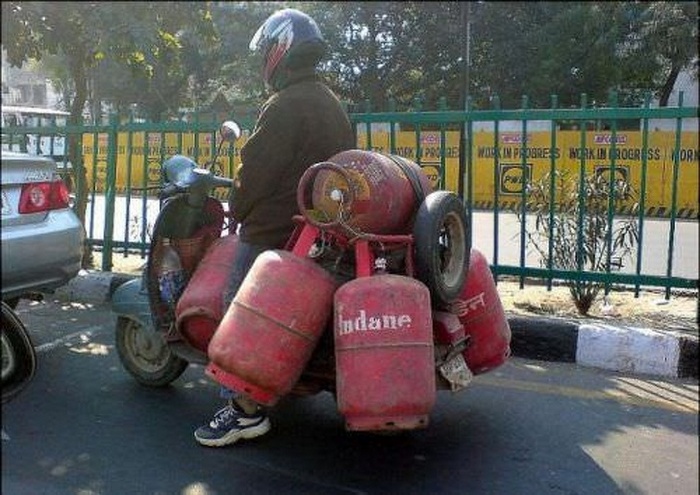 Temos certeza de que existem regras para transportar essas coisas. E esse cara está quebrando todos eles