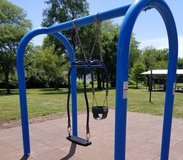 Este conjunto de balanço faz você e seu filho balançar junto