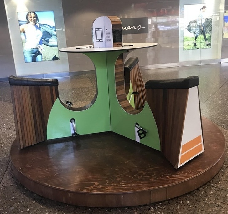 Esta estação de carregamento de telefone com pedal em Montreal