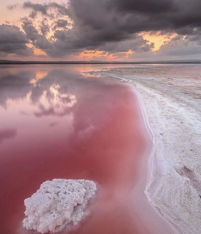 Lake Hillier na Austrália com sua maravilhosa água rosa.