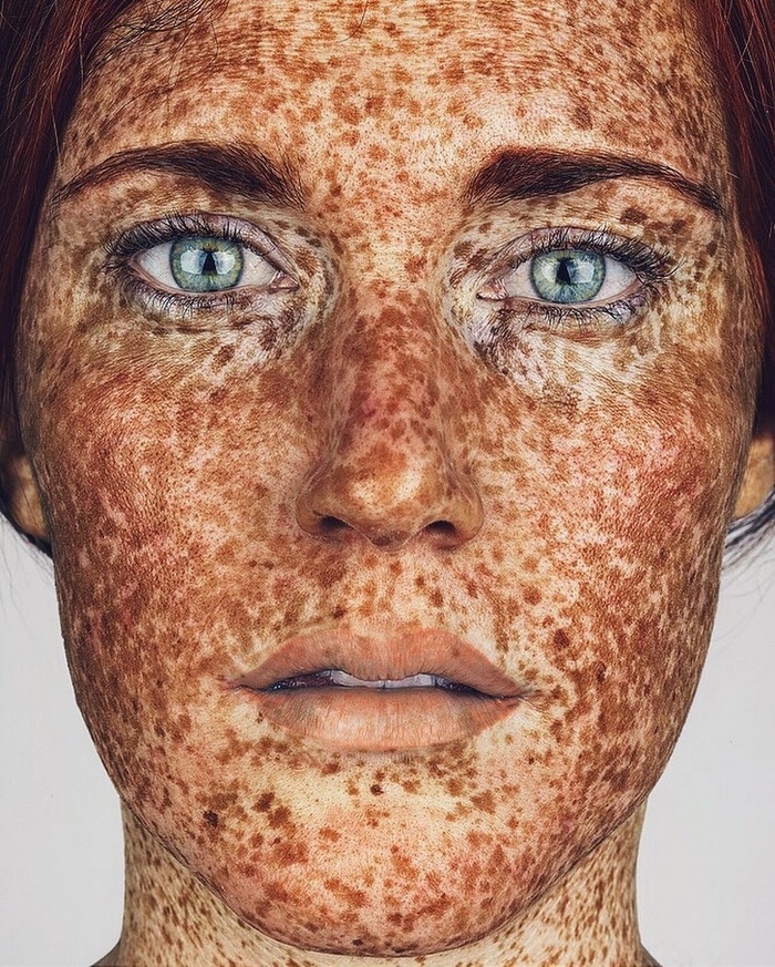 Esta mulher parece ter saído de outro mundo