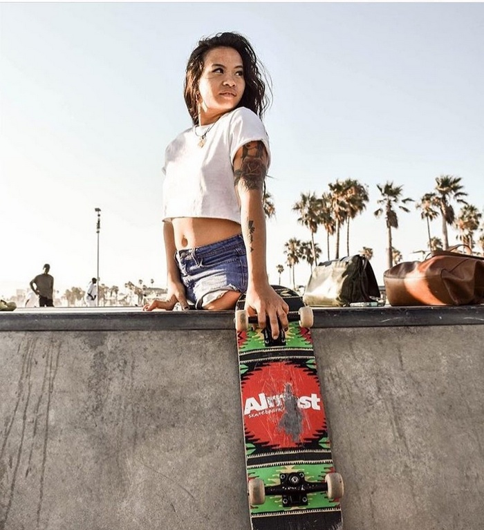 Kanya Sesser nasceu sem pernas, mas nunca a impediu de viver a sua vida ao máximo.