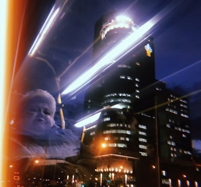 Isso parece algum tipo de cartaz de filme pós-apocalíptico