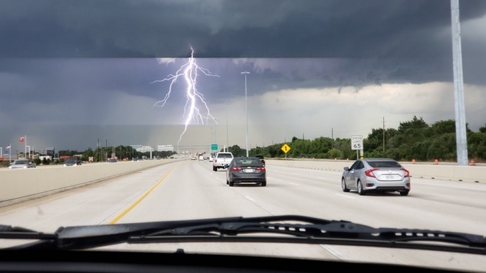 No momento certo que o Thor está chegado na Terra
