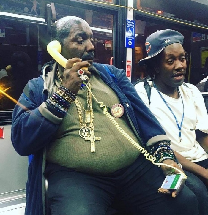 Tecnologia velha e nova na mesma foto.