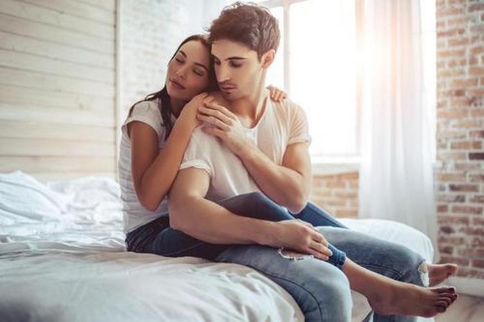 Um abraço caloroso expressa afeição