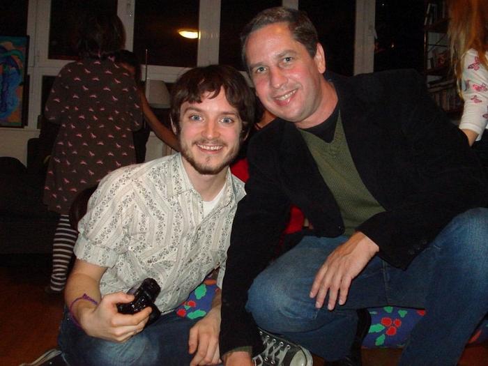 16 provas de que Elijah Wood, é o mito das fotos com os fãs 11