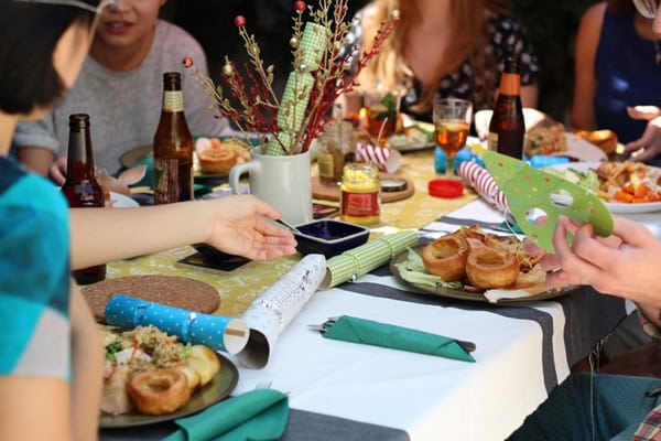Quatro ideias de festas temáticas em casa para fugir da mesmice