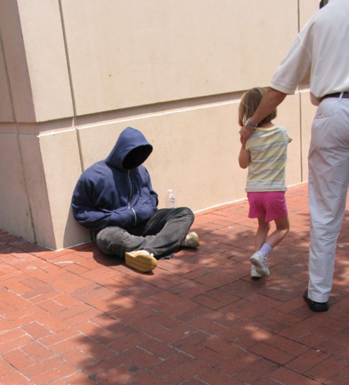 Artista espalha manequins realistas em todo o mundo para mexer com as pessoas (49 fotos) 5