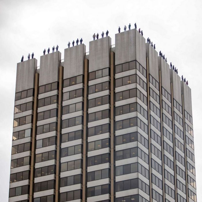 Artista espalha manequins realistas em todo o mundo para mexer com as pessoas (49 fotos) 23