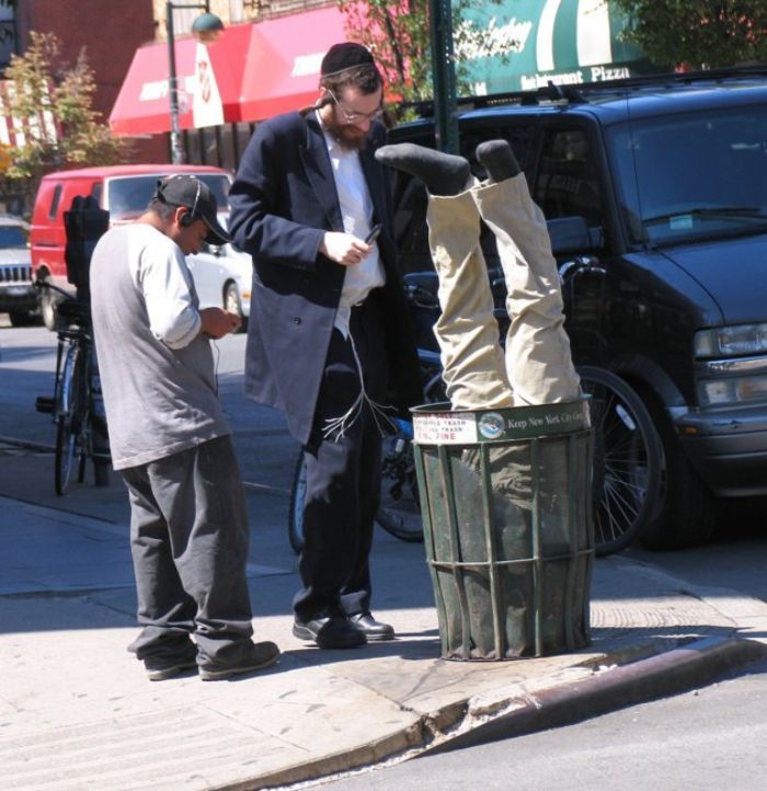 Artista espalha manequins realistas em todo o mundo para mexer com as pessoas (49 fotos) 32