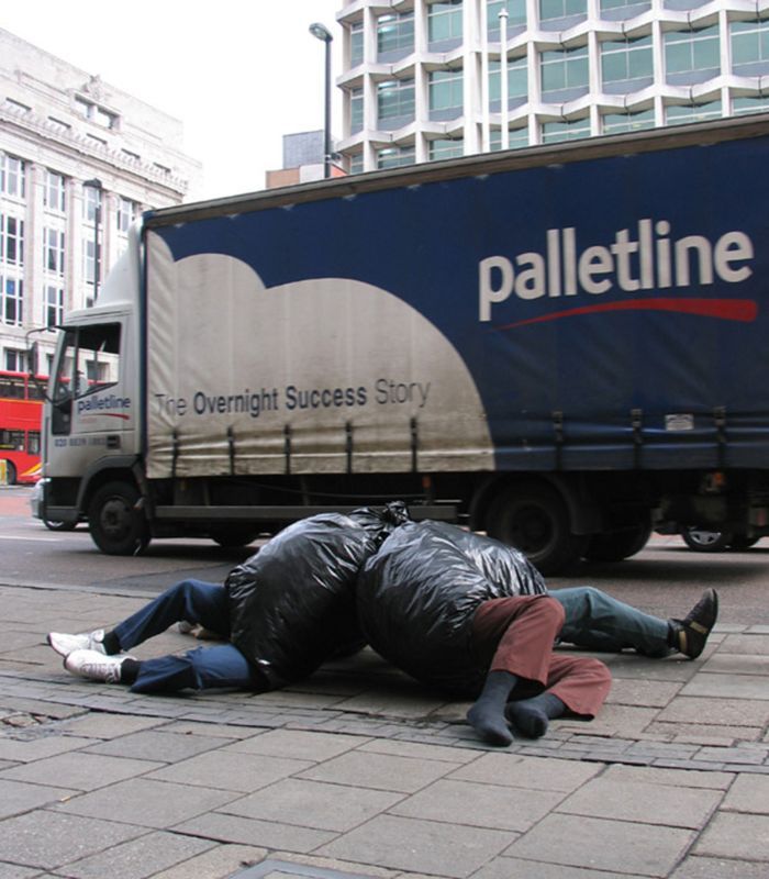 Artista espalha manequins realistas em todo o mundo para mexer com as pessoas (49 fotos) 41