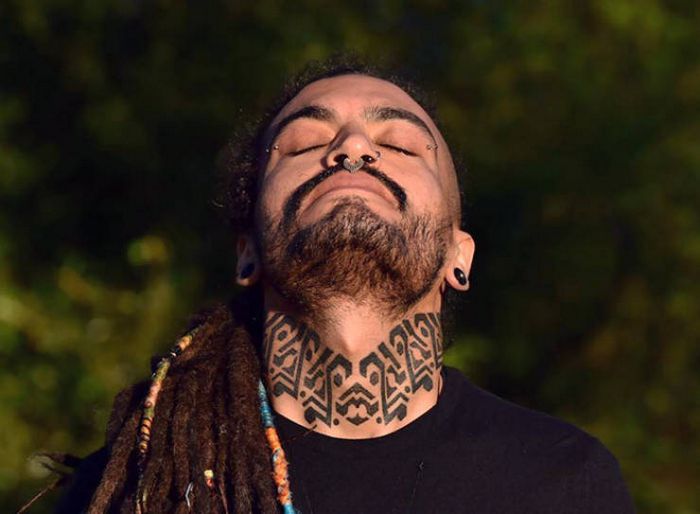 45 idéias inspiradoras de tatuagem para o pescoço e nuca 17