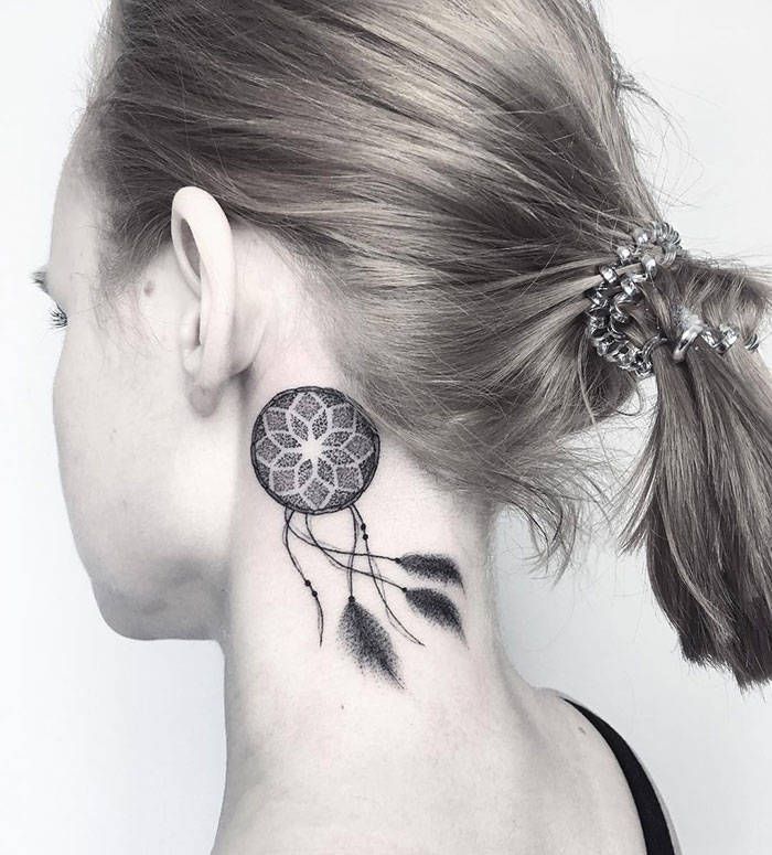 45 idéias inspiradoras de tatuagem para o pescoço e nuca 34