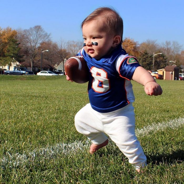 Pai tira foto de seu filho fazendo coisas de adulto e o resultado foi sensacional 2