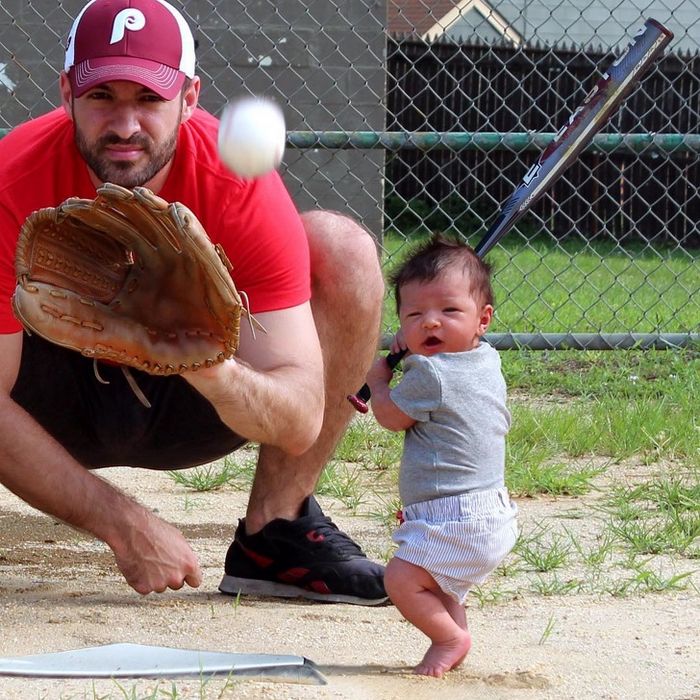 Pai tira foto de seu filho fazendo coisas de adulto e o resultado foi sensacional 4