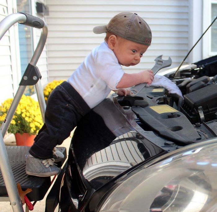 Pai tira foto de seu filho fazendo coisas de adulto e o resultado foi sensacional 7