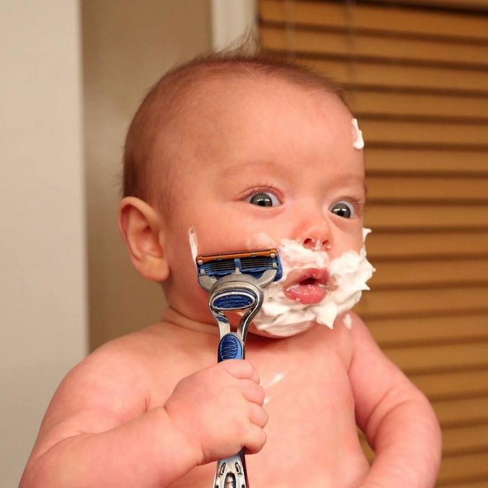 Pai tira foto de seu filho fazendo coisas de adulto e o resultado foi sensacional 9