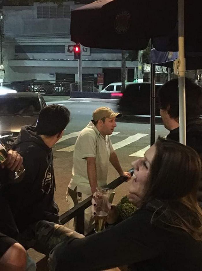 Existe uma página no Facebook “Pessoas que se parecem com Adam Sandler, mas não são Adam Sandler