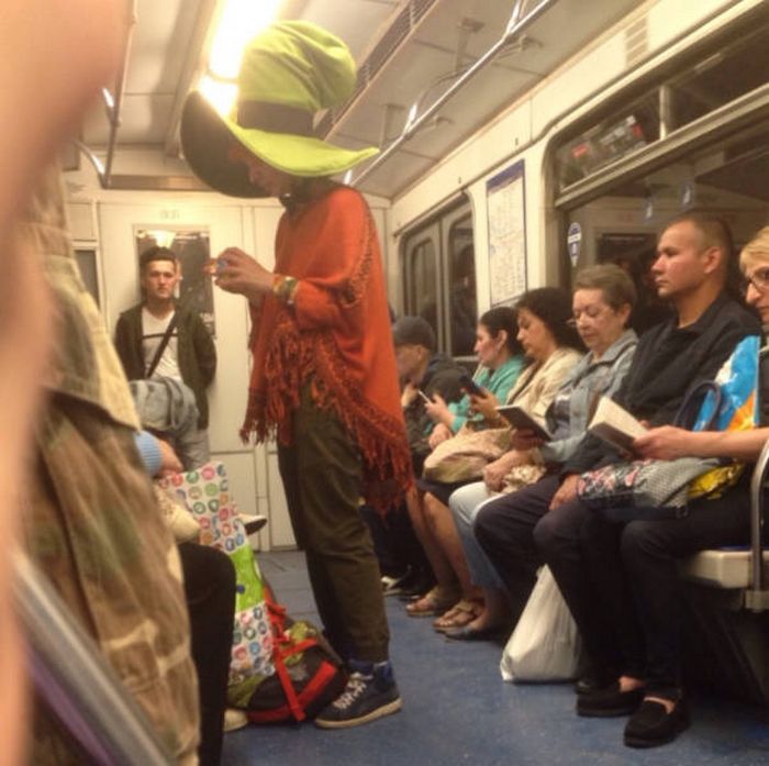 Metrô um lugar cheio de gente estranhas (31 fotos) 2