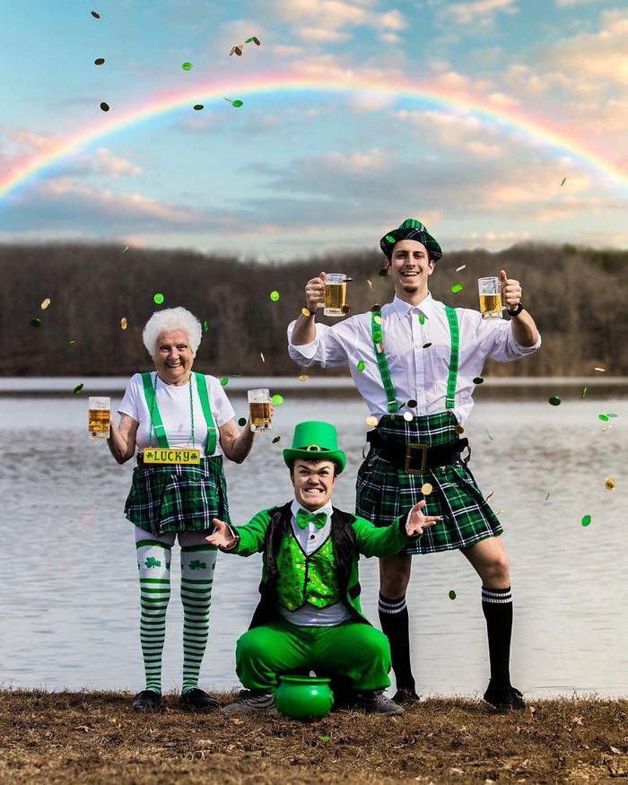 Avó de 93 anos e seu neto se vestem com fantasias e as pessoas adoram (30 fotos) 10