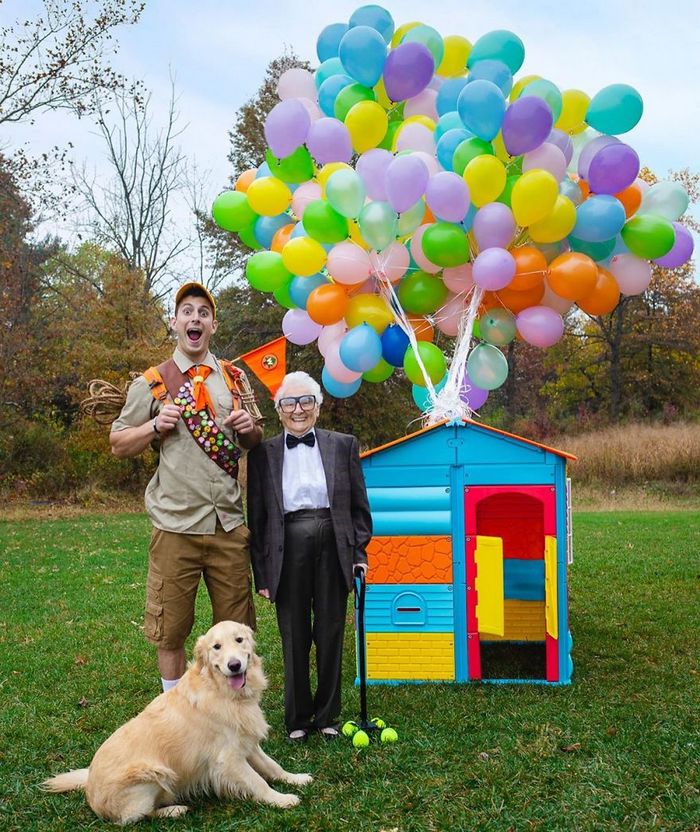 Avó de 93 anos e seu neto se vestem com fantasias e as pessoas adoram (30 fotos) 17