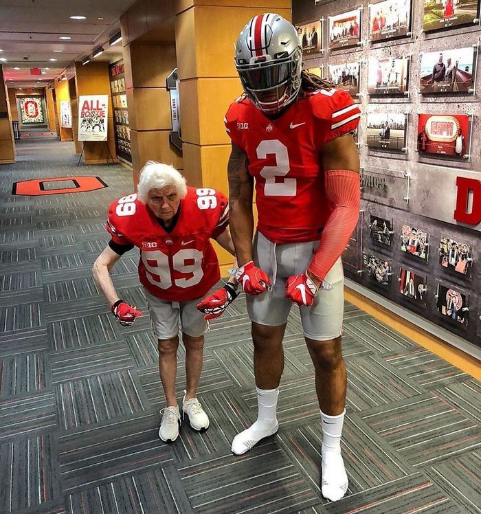 Avó de 93 anos e seu neto se vestem com fantasias e as pessoas adoram (30 fotos) 17