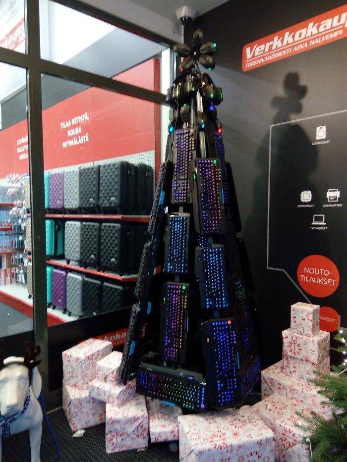 34 vezes funcionários criativos construíram árvores de Natal com temas de trabalho 4