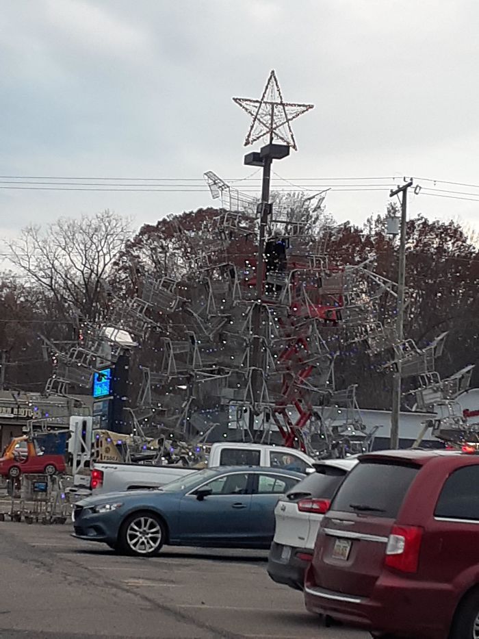 34 vezes funcionários criativos construíram árvores de Natal com temas de trabalho 20