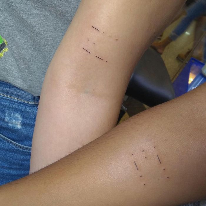 39 ideias lindas de tatuagens para irmãs e melhores amigas: Laços eternos na pele 13 39 ideias lindas de tatuagens para irmãs e melhores amigas: Laços eternos na pele 13