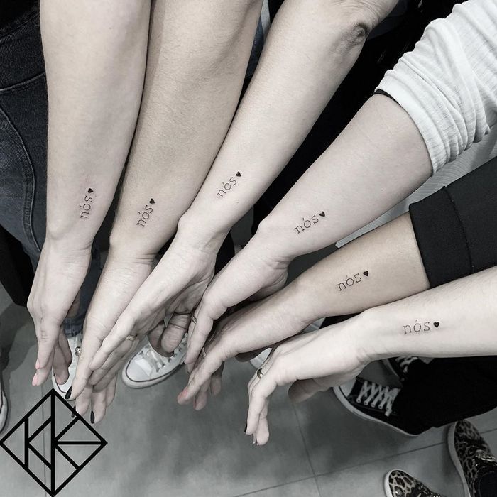39 ideias lindas de tatuagens para irmãs e melhores amigas: Laços eternos na pele 18 39 ideias lindas de tatuagens para irmãs e melhores amigas: Laços eternos na pele 18
